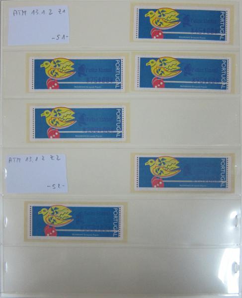 0265 (31).jpg -     Lote:    265      Colecção Especializada - Etiquetas      Lotes Especiais       Descrição:      1981/2010 &mdash; Etiquetas.   Coleção composta por 12 álbuns com etiquetas desde percursoras e Framas até 2010, com provas, erros, FDC's, etiquetas novas e usadas, sobrescritos circulados, variedades de impressão e papéis. Importante estudo. Lote a ver.        Lote ETQ       Valor Base:     &euro; 3000,00     Valor Venda:     &euro;      